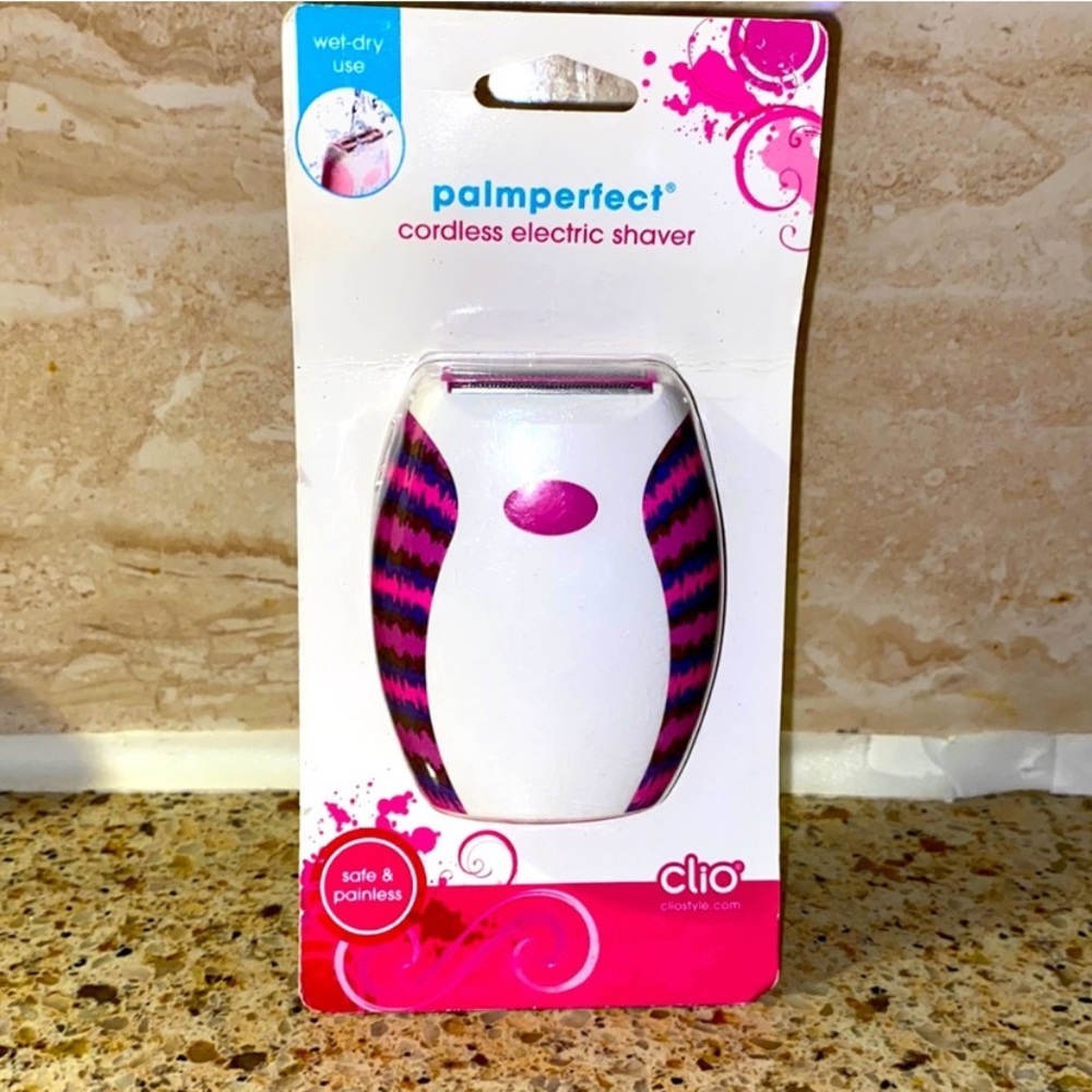 Cordless electric shaver